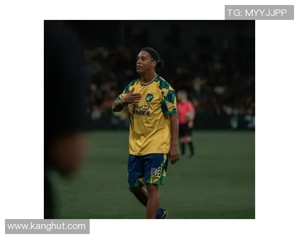 昔日足球巨星小罗陷入困境生活拮据引发球迷关注与惋惜