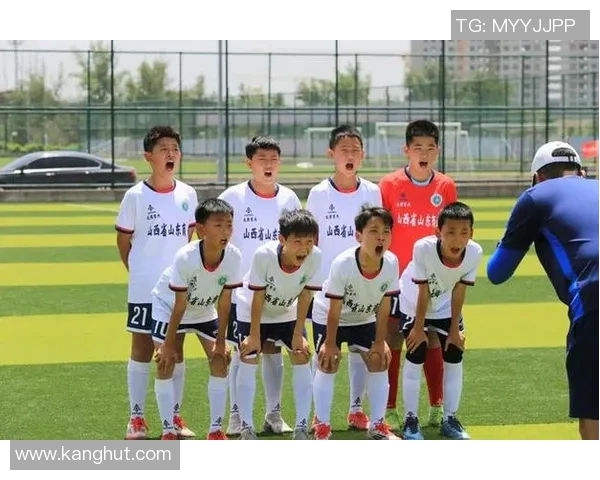 足球明星小哥哥们的青春风采与赛场魅力全解析
