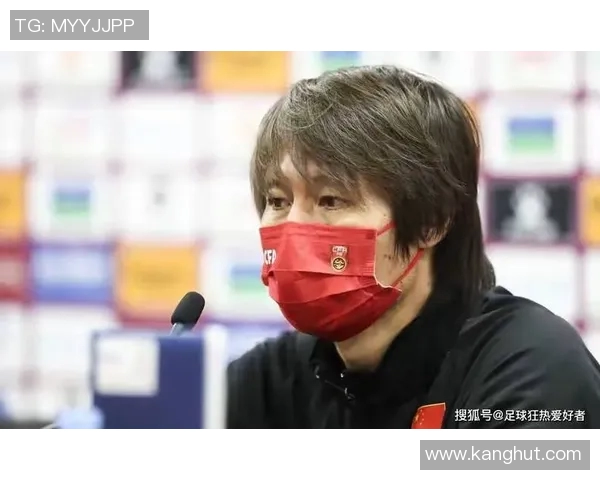 足球明星们热议李铁的执教风格与未来发展潜力