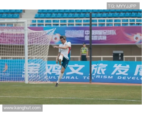 墙上挂布足球明星的魅力与激情展现足球文化的独特风采 墙上挂布足球明星的魅力与激情展现足球文化的独特风采