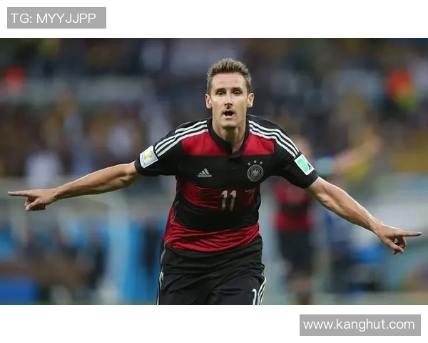 德国足球明星释的辉煌历程与对足球的深远影响分析