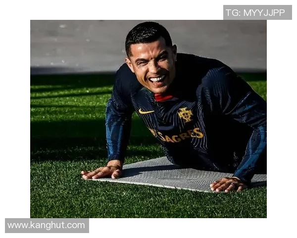 足球明星们的晚安动作大揭秘温馨瞬间尽在其中让我们一起感受他们的魅力与亲和力 足球明星们的晚安动作大揭秘温馨瞬间尽在其中让我们一起感受他们的魅力与亲和力